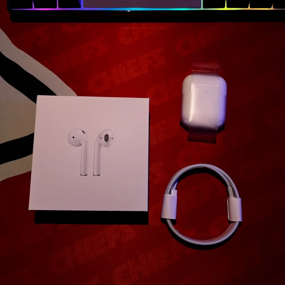 Apple White AirPods Wireless Headset
